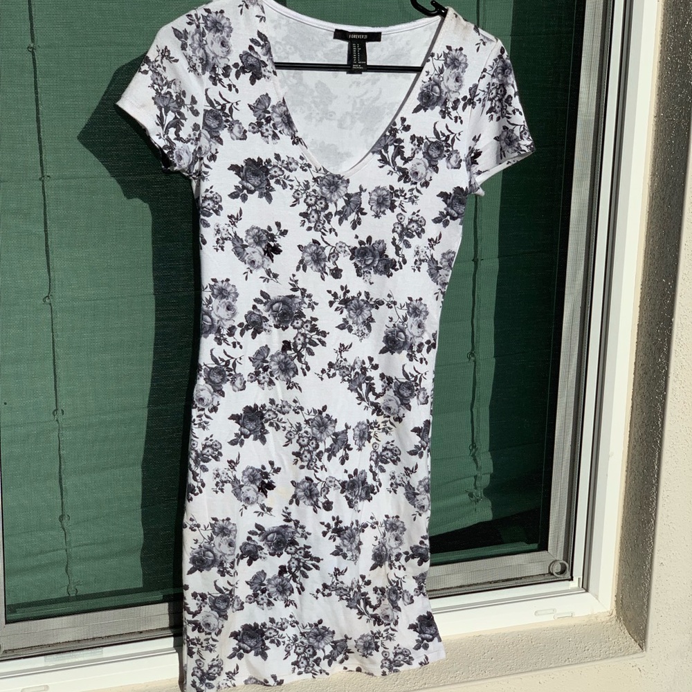 Short sleeve Black / White Floral Bodycon Dress